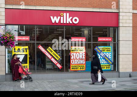 https://l450v.alamy.com/450v/2rtxe09/slough-berkshire-uk-15th-september-2023-the-wilko-store-in-slough-high-street-berkshire-is-closing-down-in-7-days-time-following-the-collapse-of-wilko-a-huge-administration-sale-is-taking-place-with-up-to-70-off-items-in-store-a-number-of-stores-have-been-bought-by-pound-shop-poundland-and-the-wilko-brand-has-been-bought-by-the-range-for-5m-credit-maureen-mcleanalamy-live-news-2rtxe09.jpg