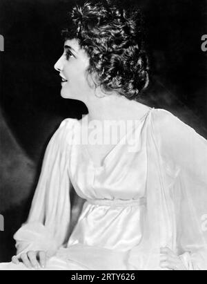 Hollywood, California:  c. 1921 A portrait of actress Agnes Ayres, a Neilan-Kaufman Productions star. Stock Photo