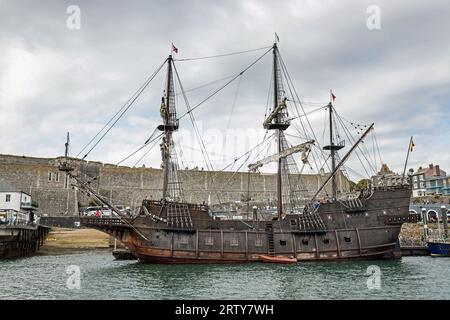 Visitors explore the decks of the El Galeon berthed at the Barbican Pontoon in Plymouth. The full size replica of a 17th century Spanish galleon is a Stock Photo