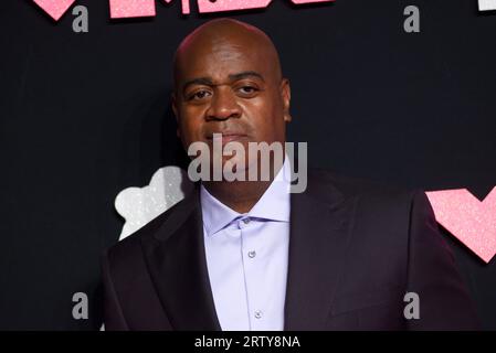 Mayor Ras Baraka walking on the black carpet at the 2022 MTV Video