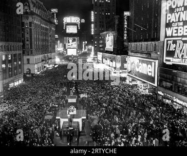 New York, New York:  December 31, 1946. The view from the NY Times Building looking north over Times Square at the New Year's Eve revelers. Stock Photo