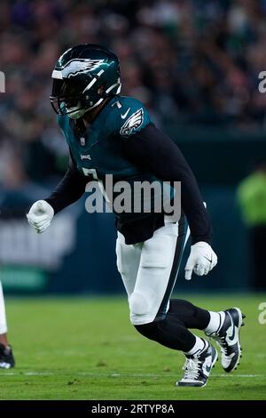 December 18, 2022: Chicago Bears quarterback #1 Justin Fields evades Eagles  #7 Haason Reddick during a game against the Philadelphia Eagles in Chicago,  IL. Mike Wulf/CSM/Sipa USA(Credit Image: © Mike Wulf/Cal Sport