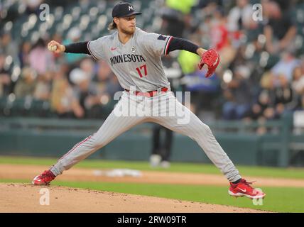 CHICAGO, IL - SEPTEMBER 15: Minnesota Twins first baseman Alex