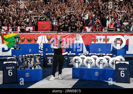 Paris, France. 15th Sep, 2023. Marco VERRATTI of PSG poses with his trophies in front of Paris Saint-Germain ultras supporters during a ceremony paying tribute to him following his departure from the club prior the French championship Ligue 1 football match between Paris Saint-Germain and OGC Nice on September 15, 2023 at Parc des Princes stadium in Paris, France Credit: Independent Photo Agency/Alamy Live News Stock Photo