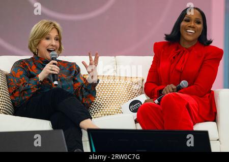 40,000 women gather gather at Globe Life Field for Woman Evolve conference  – NBC 5 Dallas-Fort Worth