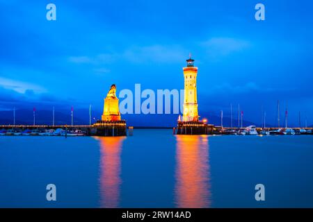 New Lindau Lighthouse and Bavarian Lion Sculpture at the Lindau harbor at night. Lindau is a major town and island on the Lake Constance or Bodensee i Stock Photo