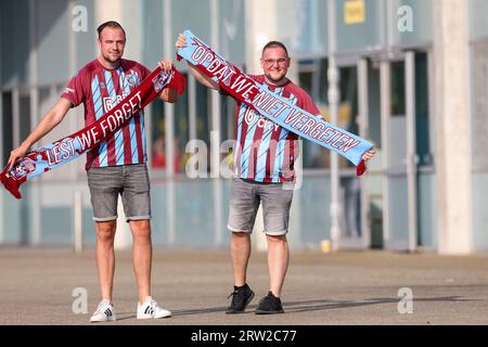 Arnhem, Netherlands. 16th Sep, 2023. ARNHEM, NETHERLANDS - SEPTEMBER 16: Vitesse fans with the new Vitesse Airborne outfit and banners during the Dutch Eredivisie match between Vitesse and RKC Waalwijk at Stadion Gelredome on September 16, 2023 in Arnhem, Netherlands. (Photo by Ben Gal/Orange Pictures) Credit: Orange Pics BV/Alamy Live News Stock Photo