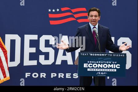 Rochester, N.H., USA, 31 July, 2023, Florida Gov. Ron DeSantis speaks in front of a large campaign sign, Andrew Cline. Stock Photo