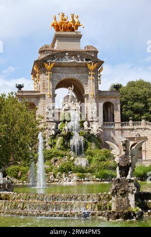 The Cascada triumphal arch with waterfall and fountain in Parc de la Ciutadella in Barcelona, Catalonia, Spain Stock Photo