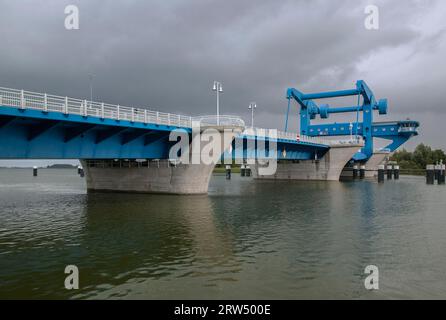 The Peene Bridge Wolgast is a combined road and railway bridge with bascule bridge over the Peene River in Wolgast. It connects the island of Usedom Stock Photo