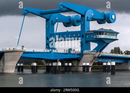 The Peene Bridge Wolgast is a combined road and railway bridge with bascule bridge over the Peene River in Wolgast. It connects the island of Usedom Stock Photo