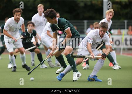 Waterloo, Belgium. 17th Sep, 2023. Watduck's Charlie Langendries and Racing's Jerome Truyens fight for the ball during a hockey game between Waterloo Ducks and Racing, Sunday 17 September 2023 in Brasschaat, on day two of the Belgian Men Hockey League season 2023-2024. BELGA PHOTO VIRGINIE LEFOUR Credit: Belga News Agency/Alamy Live News Stock Photo