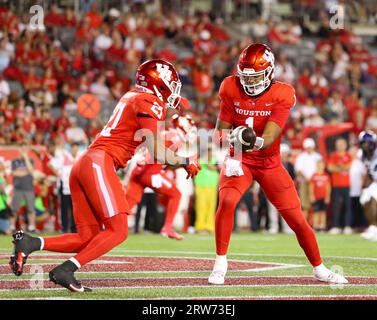 September 16, 2023: Houston quarterback Donovan Smith (1) hands the ball off to running back Stacy Sneed (21) during a Big 12 football game between Houston and TCU on September 16, 2023, in Houston. TCU won, 36-13. (Credit Image: © Scott Coleman/ZUMA Press Wire) EDITORIAL USAGE ONLY! Not for Commercial USAGE! Stock Photo