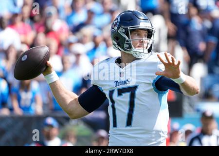 January 9, 2022: Tennessee Titans quarterback Ryan Tannehill (17) before  the start of an NFL game between the Texans and the Titans on Jan. 9, 2022  in Houston, Texas. (Credit Image: ©