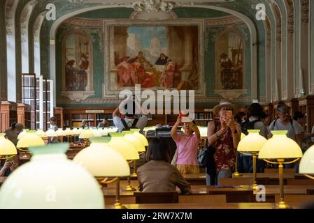 Paris, France,  17th Sep, 2023. European Heritage Days. Sorbonne university opened for public visits during European Heritage Days in Paris, France, on September 17, 2023. Visitors at library. The Sorbonne university legacy reaches back to the Middle Ages,  when  in the 13th centurySorbonne College was founded. Credit: Elena Dijour/Alamy Live News. Stock Photo