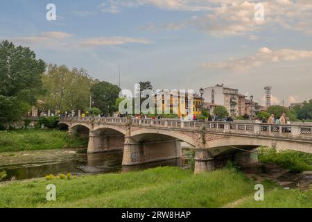 People walking on the Giuseppe Verdi Bridge (1903), connecting the Palazzo della Pilotta with the Parco Ducale, Parma, Emilia-Romagna, Italy Stock Photo