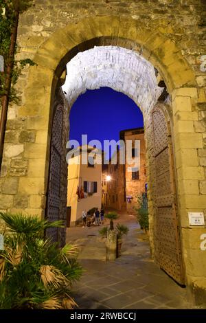 A street between the houses of Lucignano, a medieval village in Tuscany, Italy. Stock Photo