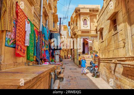 buildings-inside-the-fort-of-jaisalmer-the-golden-city-in-rajasthan