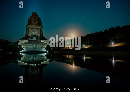 Völkerschlachtdenkmal bei Nacht / Battle of the Nations Monument at night, Leipzig, Sachsen, Germany Stock Photo