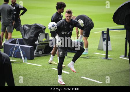 Paris, France. 24th Feb, 2014. Borussia Dortmund's goalkeeper Marcel Lotka particiapates in a training session on the eve of the Champions League football match between Paris Saint-Germain and Borussia Dortmund at the Parc des Princes stadium in Paris on September 18, 2023. Photo by Firas Abdullah/ABACAPRESS.COM Credit: Abaca Press/Alamy Live News Stock Photo