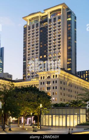 The Peninsula Hotel Hong, a colonial-style luxury hotel located in Tsim Sha Tsui, Kowloon. Building is lit up at night. Hong Kong - 30th August 2023 Stock Photo