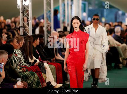 London, Britain. 18th Sep, 2023. A model presents a creation at the Burberry catwalk show during London Fashion Week in London, Britain, on Sept. 18, 2023. Credit: Li Ying/Xinhua/Alamy Live News Stock Photo