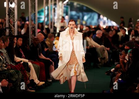 London, Britain. 18th Sep, 2023. A model presents a creation at the Burberry catwalk show during London Fashion Week in London, Britain, on Sept. 18, 2023. Credit: Li Ying/Xinhua/Alamy Live News Stock Photo