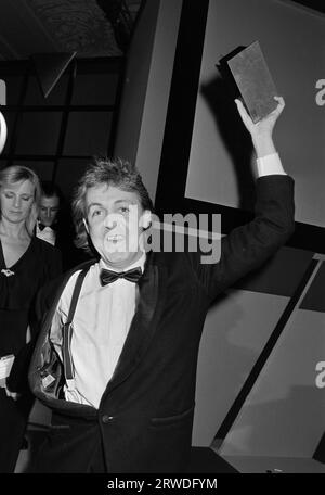 LONDON, UK. October 16, 1986: Paul McCartney & wife Linda McCartney at the British Video Awards in London.  File photo © Paul Smith/Featureflash Stock Photo