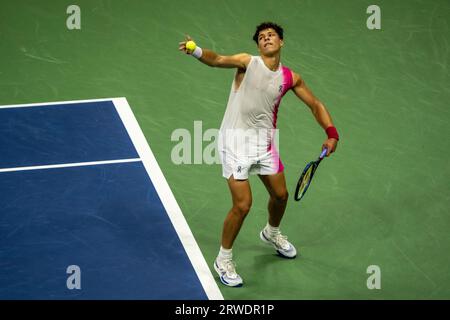 Ben Shelton (USA) competing in the Men's Singles Semi-finals at the 2023 US Open Tennis Stock Photo