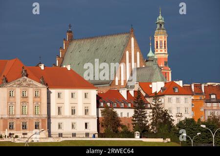 Old Town architecture in Warsaw, Poland, featuring part of Royal Palace, St John Cathedral and residential houses, stormy sky Stock Photo