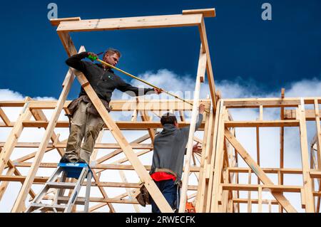 Tradesmen taking measurements in building a timber framed house in South Australia Stock Photo