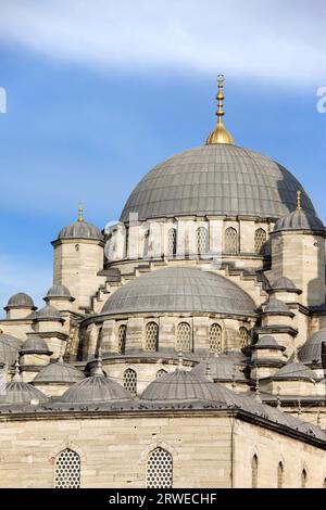 The New Mosque (Turkish: Yeni Valide Camii) in Istanbul, Turkey Stock Photo