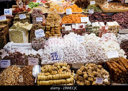 Traditional Turkish delight sweets, teas, dried fruits, nuts at the Spice Market in Istanbul, Turkey Stock Photo