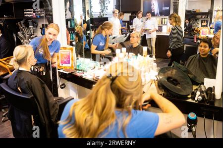 The Hague, Netherlands. 19th Sep, 2023.  THE HAGUE - Politicians are styled by a beautician from secondary vocational education prior to Budget Day. Several ministers and MPs have their hair and make-up done by MBO graduates. The new government working year starts on the third Tuesday in September. ANP IRIS VAN DEN BROEK netherlands out - belgium out Credit: ANP/Alamy Live News Stock Photo