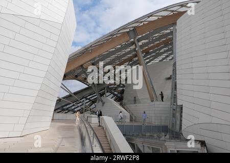AN INTERNAL VIEW OF THE ARCHITECTURAL CONSTRUCTION OF THE LOUIS VUITTON ...