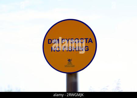 No fishing sign in English and Welsh, Cardiff Bay, Cardiff, Wales. Stock Photo