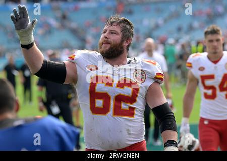 Kansas City Chiefs guard Joe Thuney (62) takes his stance during an NFL  football game against the Los Angeles Chargers, Sunday, Nov. 20, 2022, in  Inglewood, Calif. (AP Photo/Kyusung Gong Stock Photo - Alamy