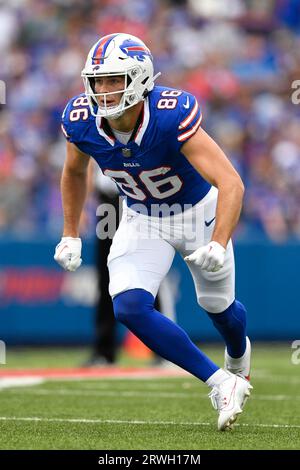 Buffalo Bills tight end Dalton Kincaid (86) throws the ball during the NFL  football team's rookie minicamp in Orchard Park, N.Y., Friday May 12, 2023.  (AP Photo/Jeffrey T. Barnes Stock Photo - Alamy