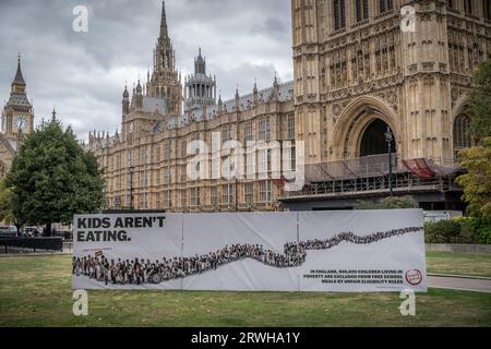 ‘Kids Aren’t Eating’ protest banner by Child Poverty Action Group near Parliament buildings in Westminster, London, UK Stock Photo