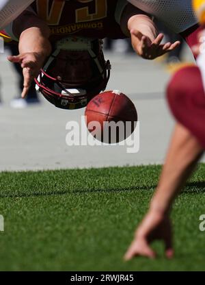 Washington Commanders long snapper Camaron Cheeseman (54) runs during an  NFL preseason football game against the Baltimore Ravens, Monday, August  21, 2023 in Landover. (AP Photo/Daniel Kucin Jr Stock Photo - Alamy