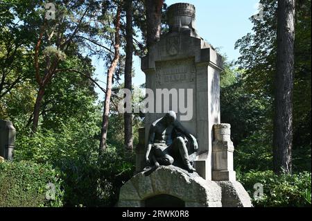 Cologne, Germany. 10th Sep, 2023. The grave of the Blum family ( industrialists in potash mining ) shows a miner sitting dejectedly on a mine entrance. Grave at the Cologne cemetery for celebrities Melaten Credit: Horst Galuschka/dpa/Horst Galuschka dpa/Alamy Live News Stock Photo