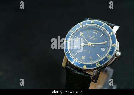 images of the girard perregaux traveller 7000 an early gmt or