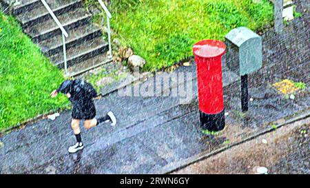 Glasgow, Scotland, UK. 20th  September, 2023. UK Weather: Rain in the city saw  Storm Nigel in the  west end of the city  produce torrential rain. Credit Gerard Ferry/Alamy Live News Stock Photo