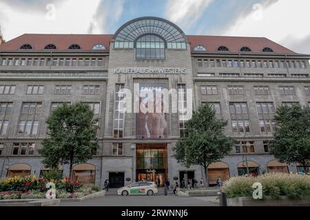 Berlin, Germany. 20th Sep, 2023. The facade of the KaDeWe building is adorned with a striking advertisement for Skims on September 20, 2023. (Credit Image: © Michael Kuenne/PRESSCOV via ZUMA Press Wire) EDITORIAL USAGE ONLY! Not for Commercial USAGE! Stock Photo