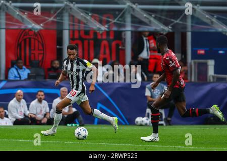 Milan, Italy. 19th Sep, 2023. Jacob Murphy of Newcastle United FC (L) seen in action during the UEFA Champions League 2023/24 Group Stage - Group F football match between AC Milan and Newcastle United FC at San Siro Stadium. Final score; AC Milan 0:0 Newcastle United FC (Photo by Fabrizio Carabelli/SOPA Images/Sipa USA) Credit: Sipa USA/Alamy Live News Stock Photo