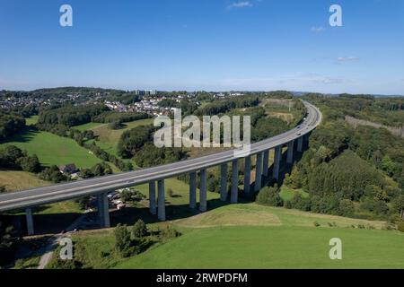 Luftaufnahme Viadukt Autobahnbrücke der BAB A45 - Talbrücke Bremecke der Sauerlandlinie in Lüdenscheid, Nordrhein-Westfalen, Deutschland Stock Photo