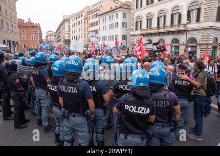 Rome, Italy. 20th Sep, 2023. Clashes between protesters and the police during the demonstration organized by unemployed workers in Naples (Photo by Matteo Nardone/Pacific Press/Sipa USA) Credit: Sipa USA/Alamy Live News Stock Photo