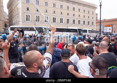 Rome, Italy. 20th Sep, 2023. Clashes between protesters and the police during the demonstration organized by unemployed workers in Naples (Photo by Matteo Nardone/Pacific Press/Sipa USA) Credit: Sipa USA/Alamy Live News Stock Photo