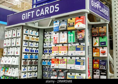 Viersen, Germany - June 9. 2021: Closeup of Apple app store iTunes and  Google Play voucher gift Cards in a row in shelf of german shop (Focus on  cente Stock Photo - Alamy