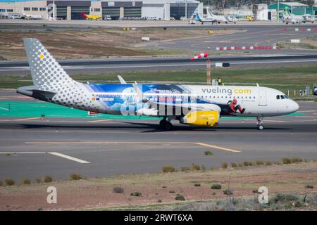 Gando, aeropuerto de Gran Canaria. Avión de línea Airbus A320 de la aerolínea Vueling Stock Photo